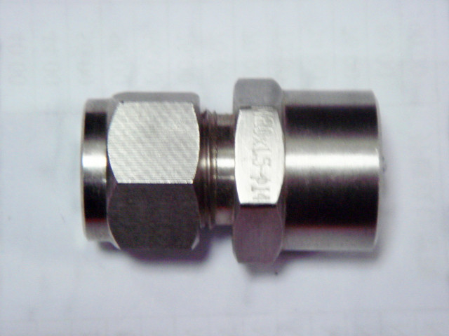 卡套式壓力(lì)表直通接頭(tou)