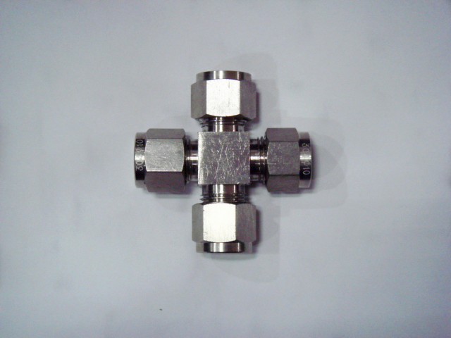 卡套四通接(jie)頭